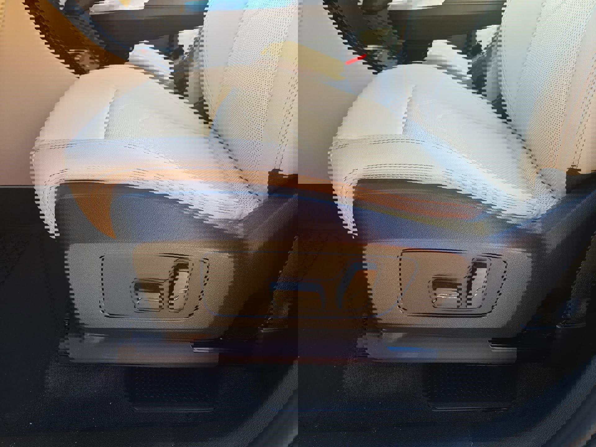 Certified 2025 BMW X1 xDrive28i w/ Convenience Package image 17