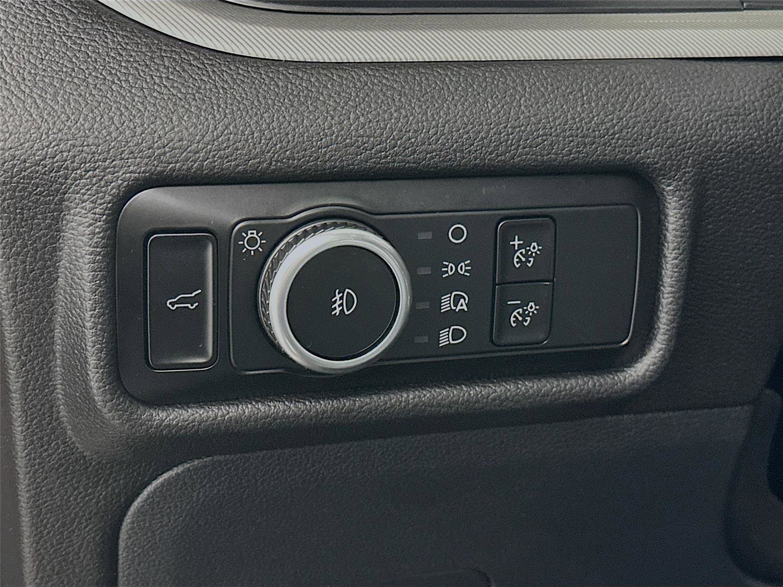 Used 2024 Ford Explorer XLT w/ Equipment Group 202A image 10