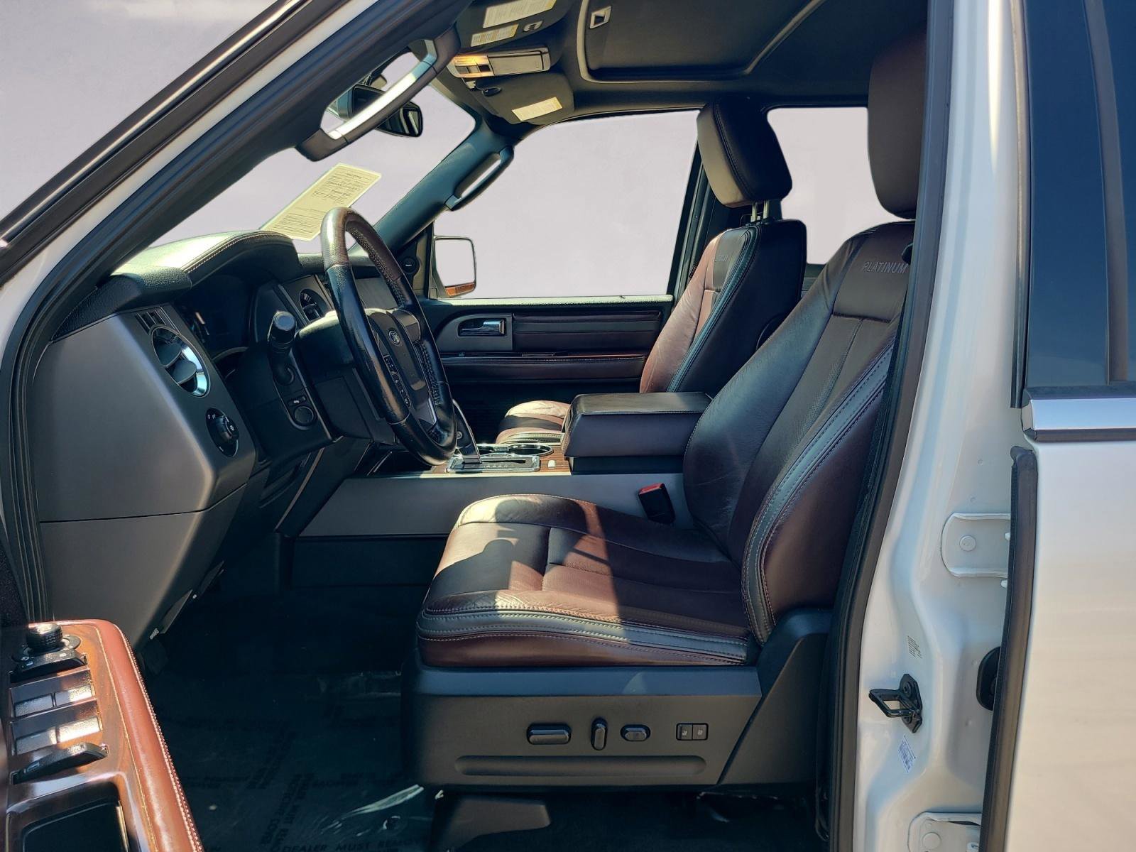 Used 2017 Ford Expedition Platinum image 11