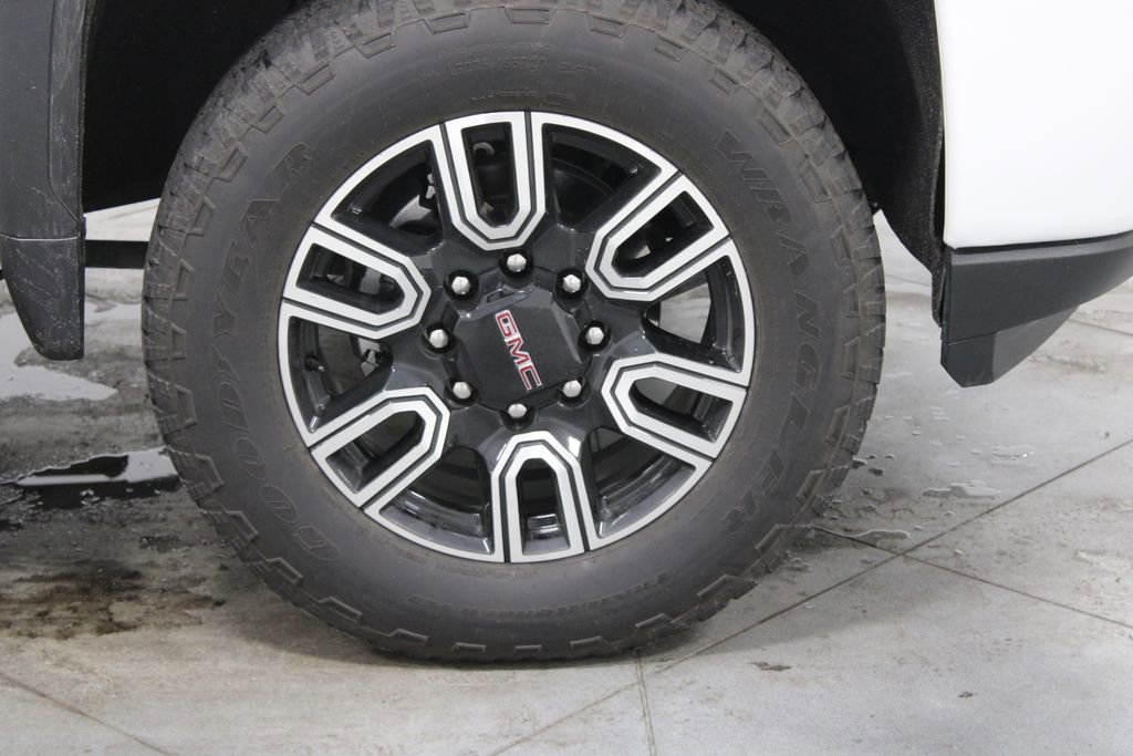 Used 2022 GMC Sierra 2500 AT4 w/ AT4 Preferred Package image 12