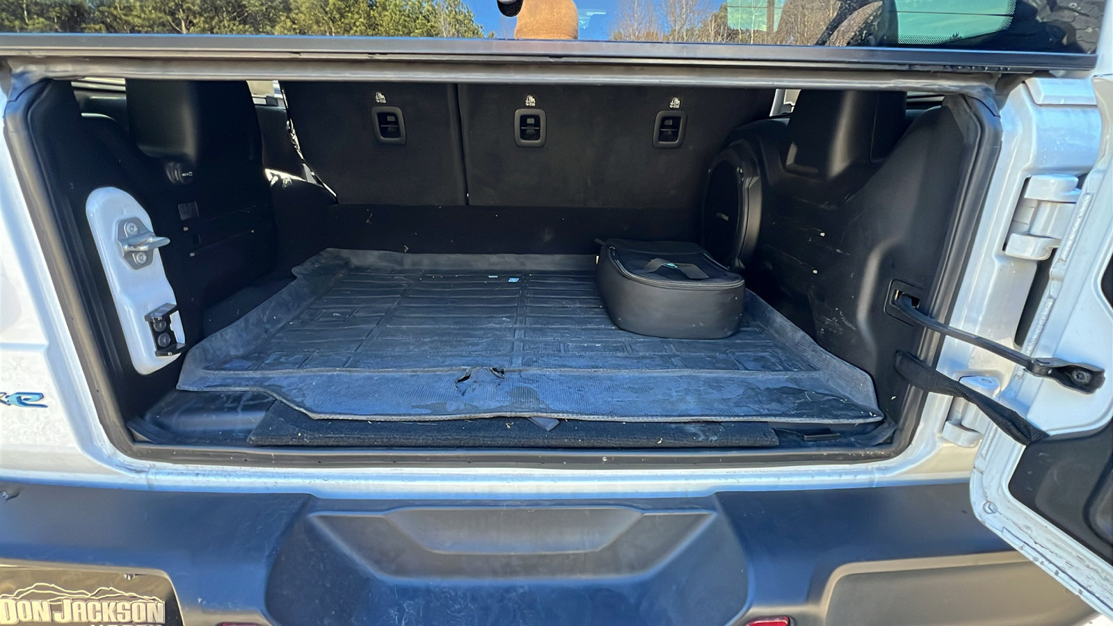 Used 2021 Jeep Wrangler Unlimited Sahara w/ Cold Weather Group image 13