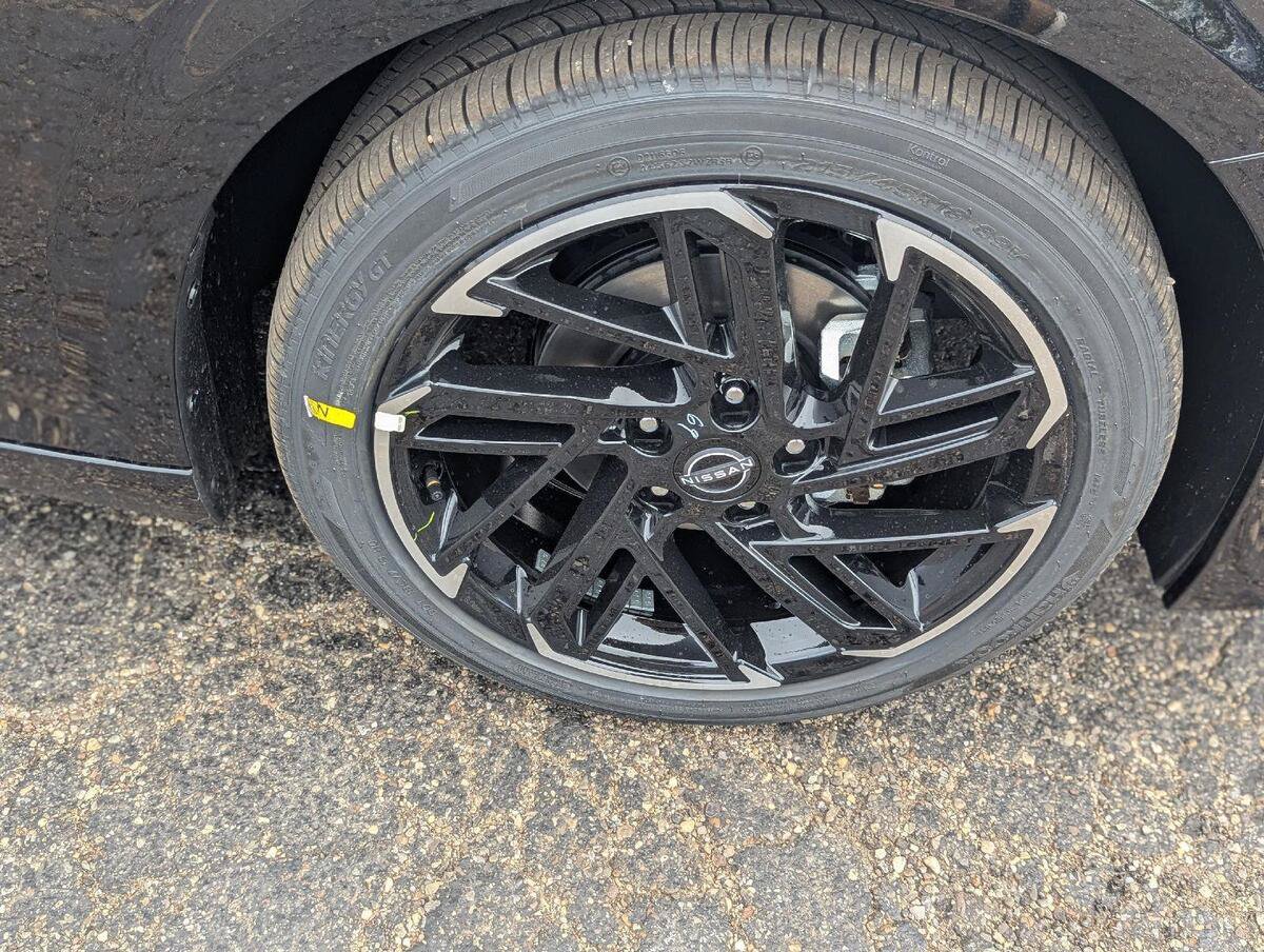 New 2026 Nissan Sentra SR w/ SR Premium Package FWD image 27