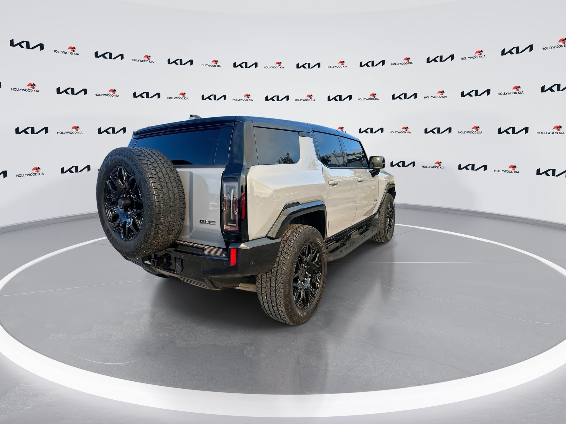Used 2024 GMC Hummer EV 2X AWD/4WD image 8