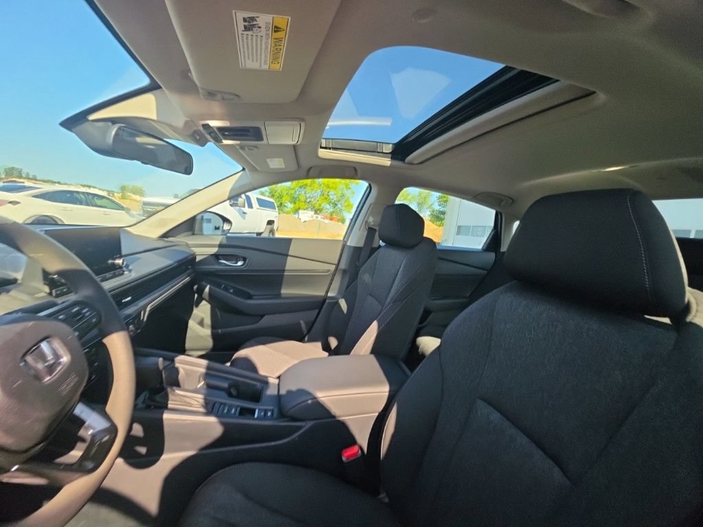 Used 2025 Honda Accord SE image 13