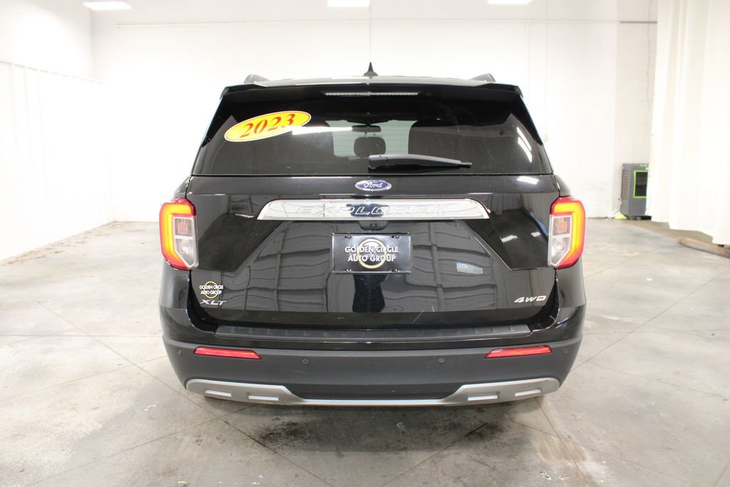 Used 2023 Ford Explorer XLT w/ Equipment Group 202A image 8