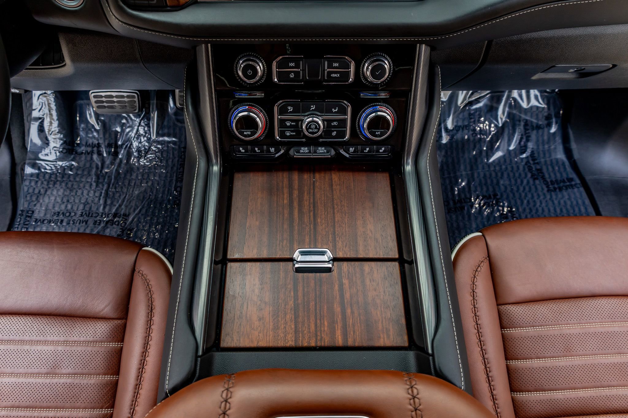 Used 2024 GMC Yukon Denali Ultimate AWD/4WD image 27