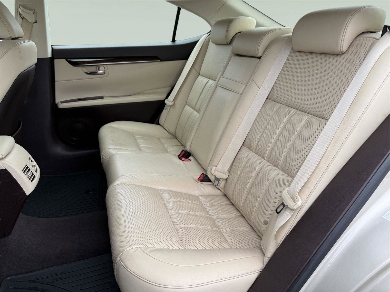 Used 2016 Lexus ES 350 w/ Luxury Package w/Wood Trim FWD image 22