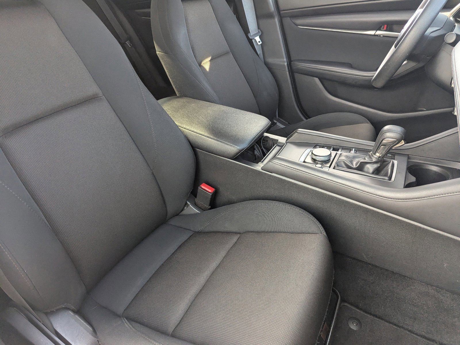 Used 2020 MAZDA MAZDA3 Sedan image 10