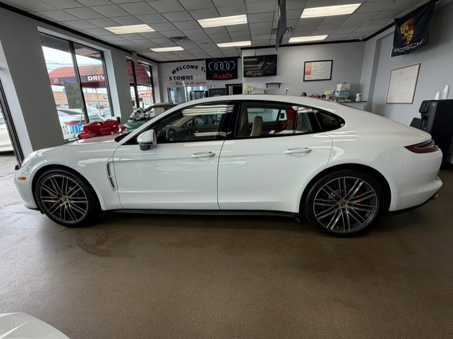 Used 2017 Porsche Panamera Turbo image 7