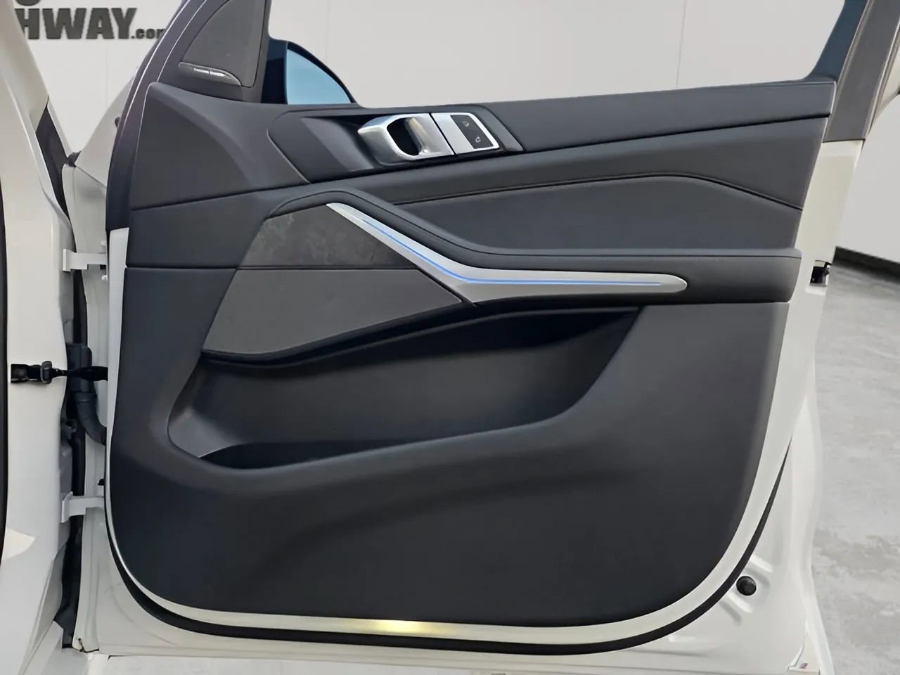 Used 2024 BMW X5 sDrive40i w/ M Sport Package image 31