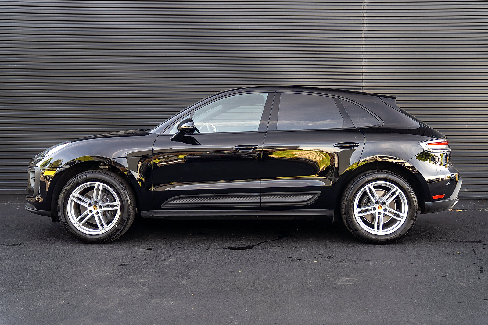 Used 2026 Porsche Macan AWD/4WD image 2