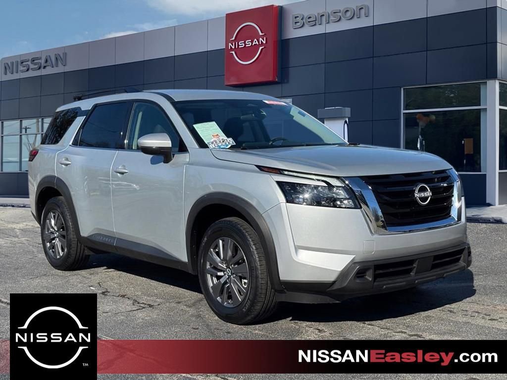 Certified 2024 Nissan Pathfinder SV image 1