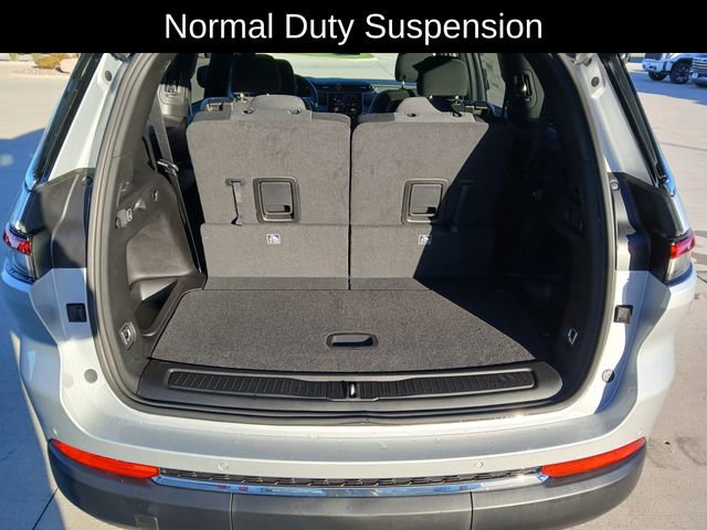 New 2025 Jeep Grand Cherokee L Laredo image 16