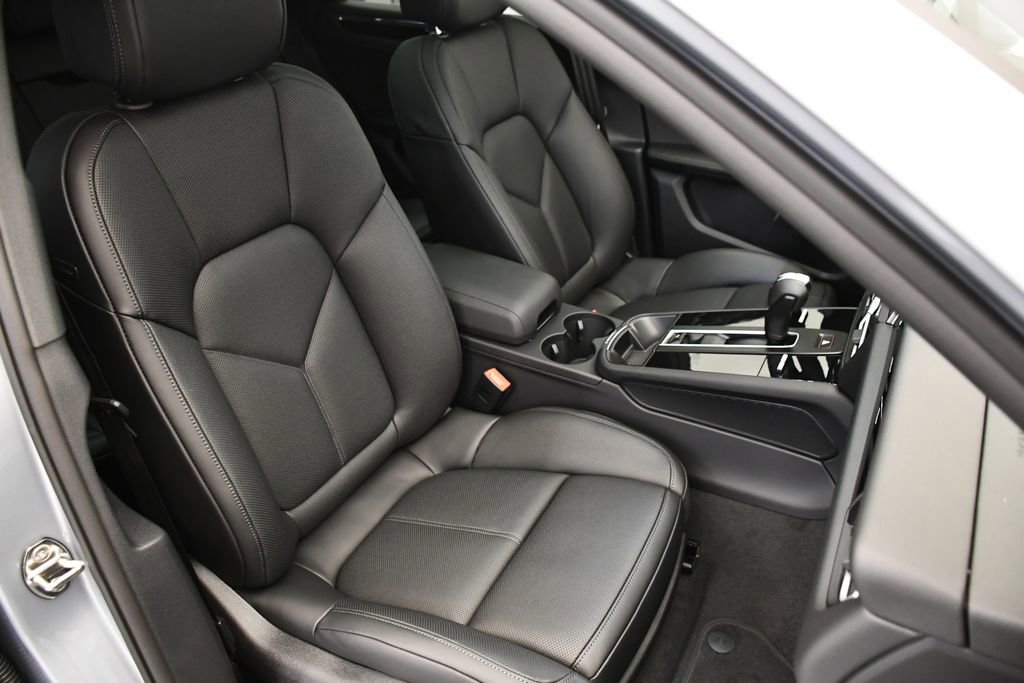 Certified 2026 Porsche Macan image 50