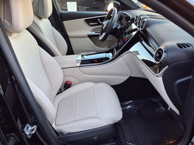 Used 2025 Mercedes-Benz GLC 300 image 17