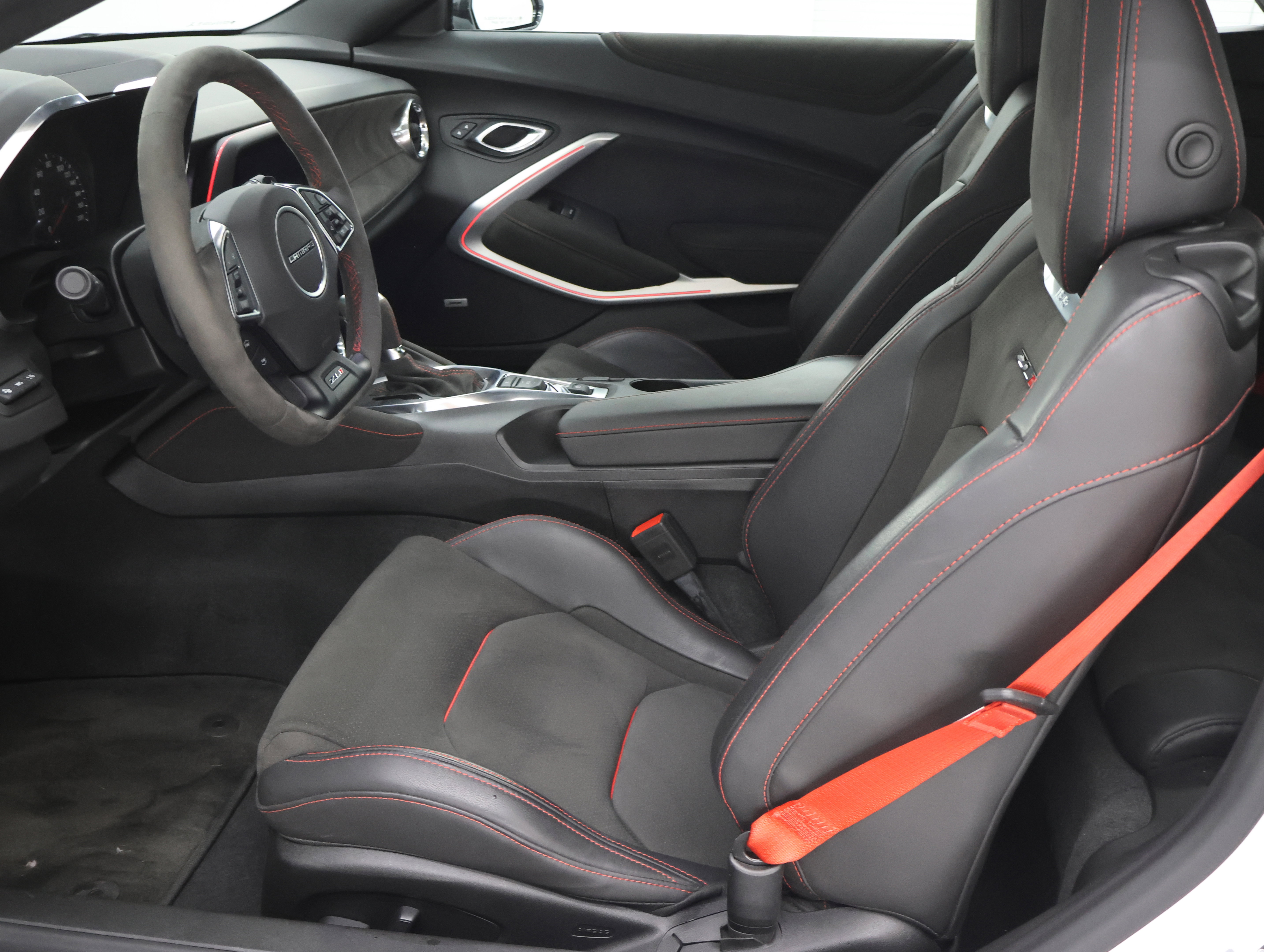 Used 2018 Chevrolet Camaro ZL1 RWD image 7
