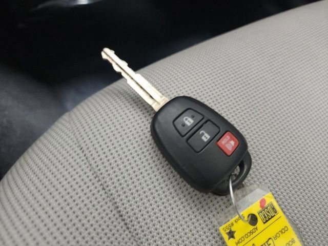 Used 2024 Toyota Corolla Cross L image 32