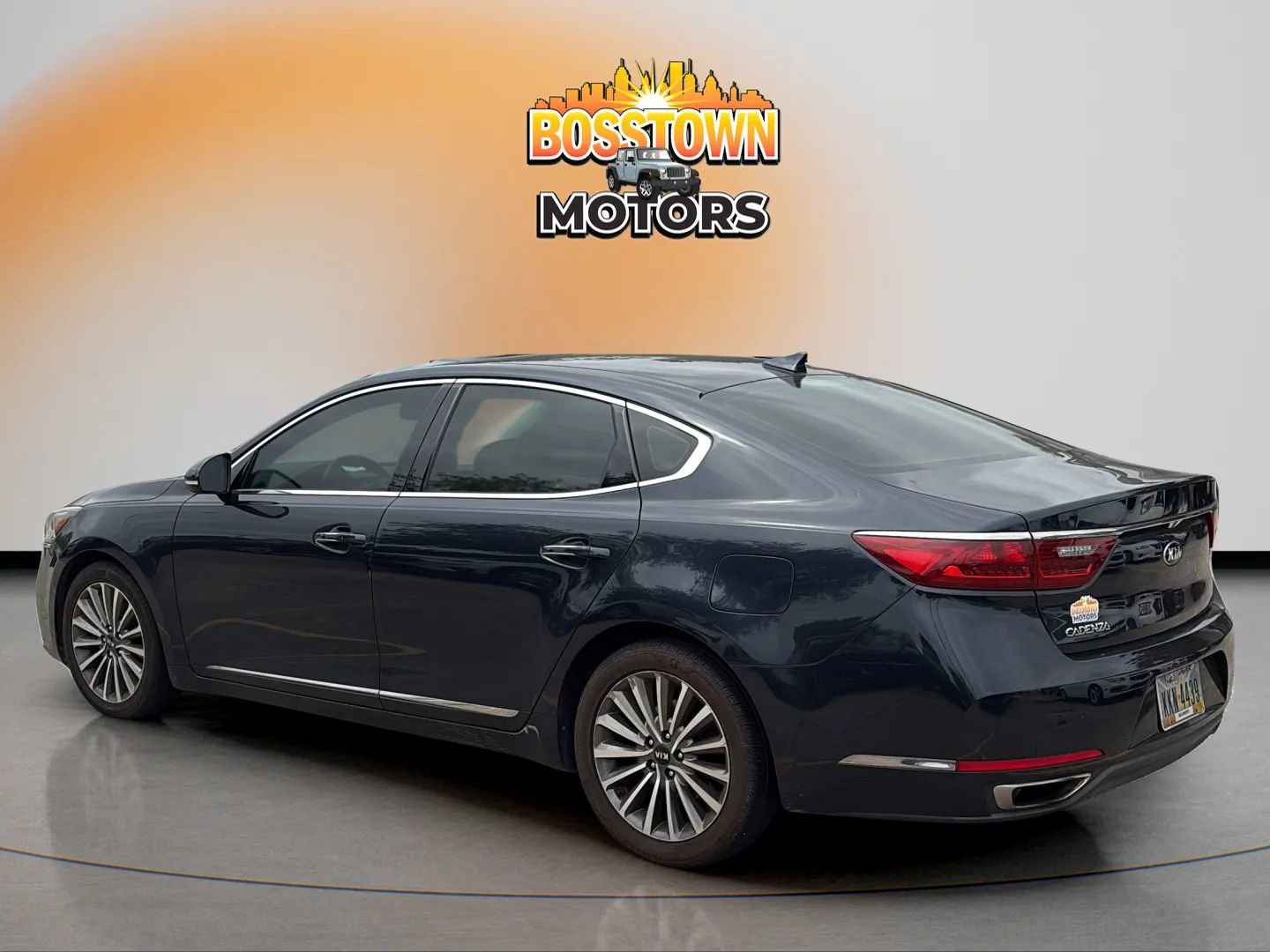 Used 2017 Kia Cadenza Premium FWD image 4