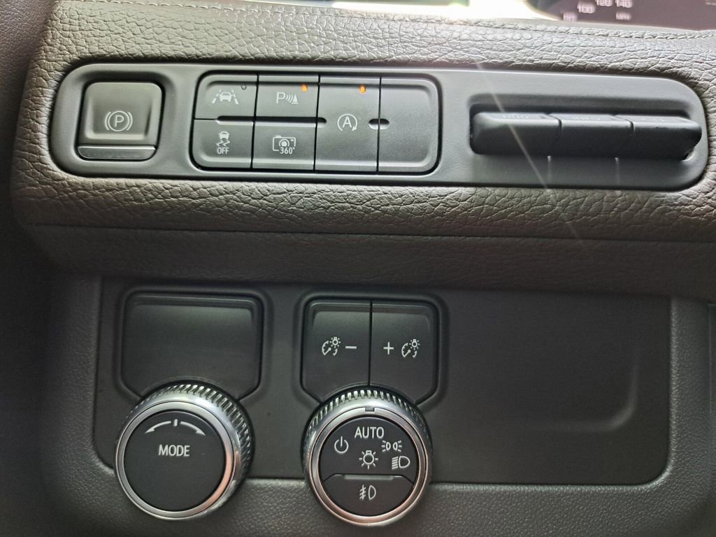 Used 2023 GMC Yukon Denali RWD image 15