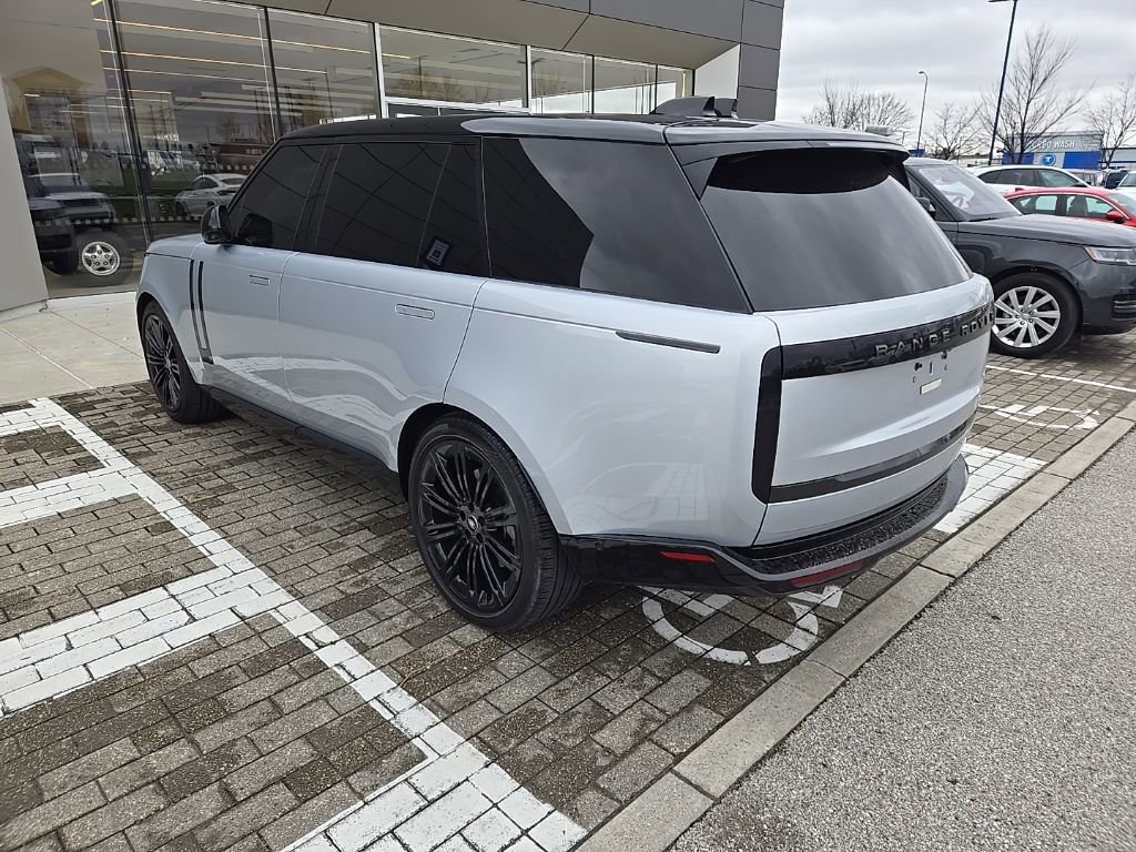 Certified 2025 Land Rover Range Rover Long Wheelbase SE image 7
