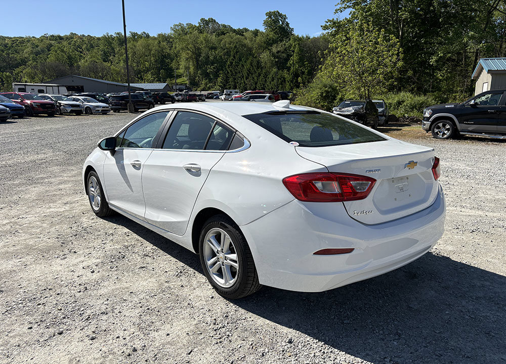 Used 2016 Chevrolet Cruze LT w/ Convenience Package FWD image 5