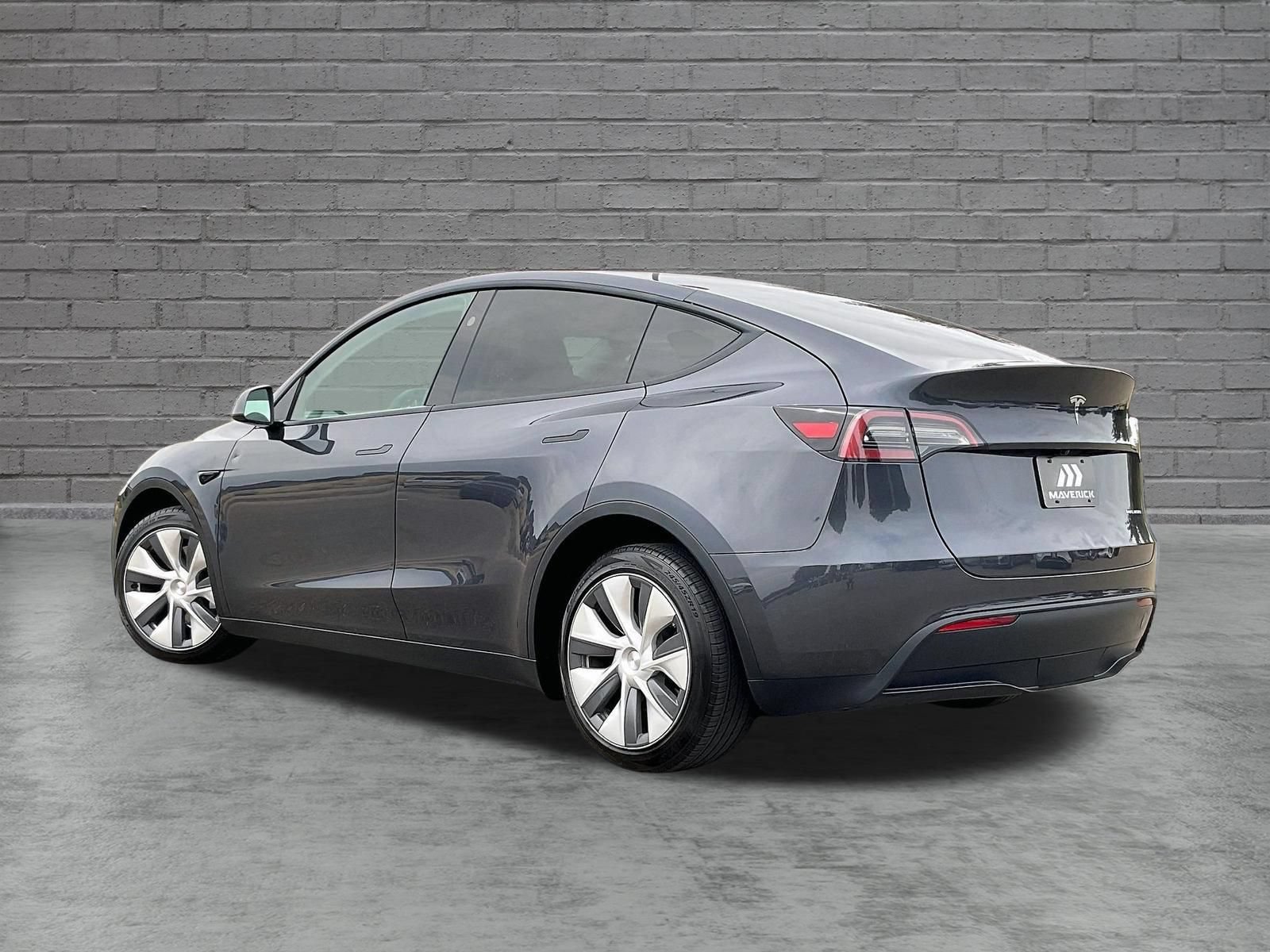 Used 2024 Tesla Model Y Long Range AWD/4WD image 4