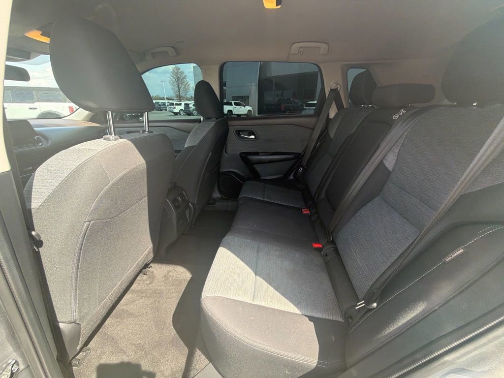 Used 2023 Nissan Rogue SV AWD/4WD image 12