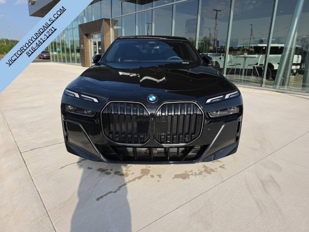 Used 2026 BMW 740i xDrive AWD/4WD image 9