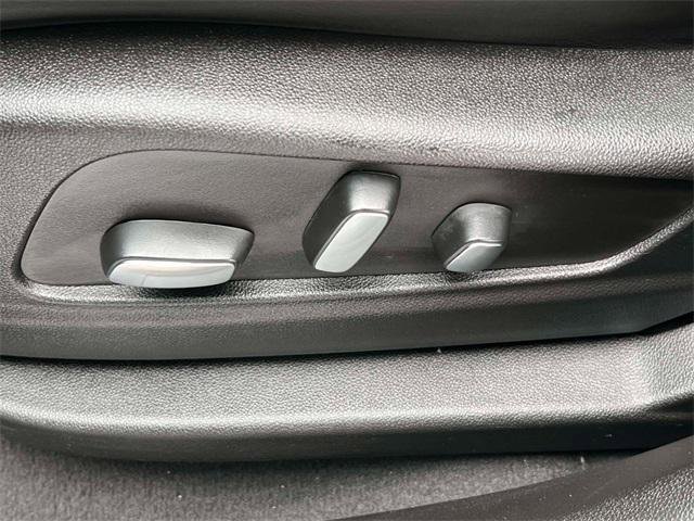 Used 2024 Cadillac XT6 Premium Luxury image 15