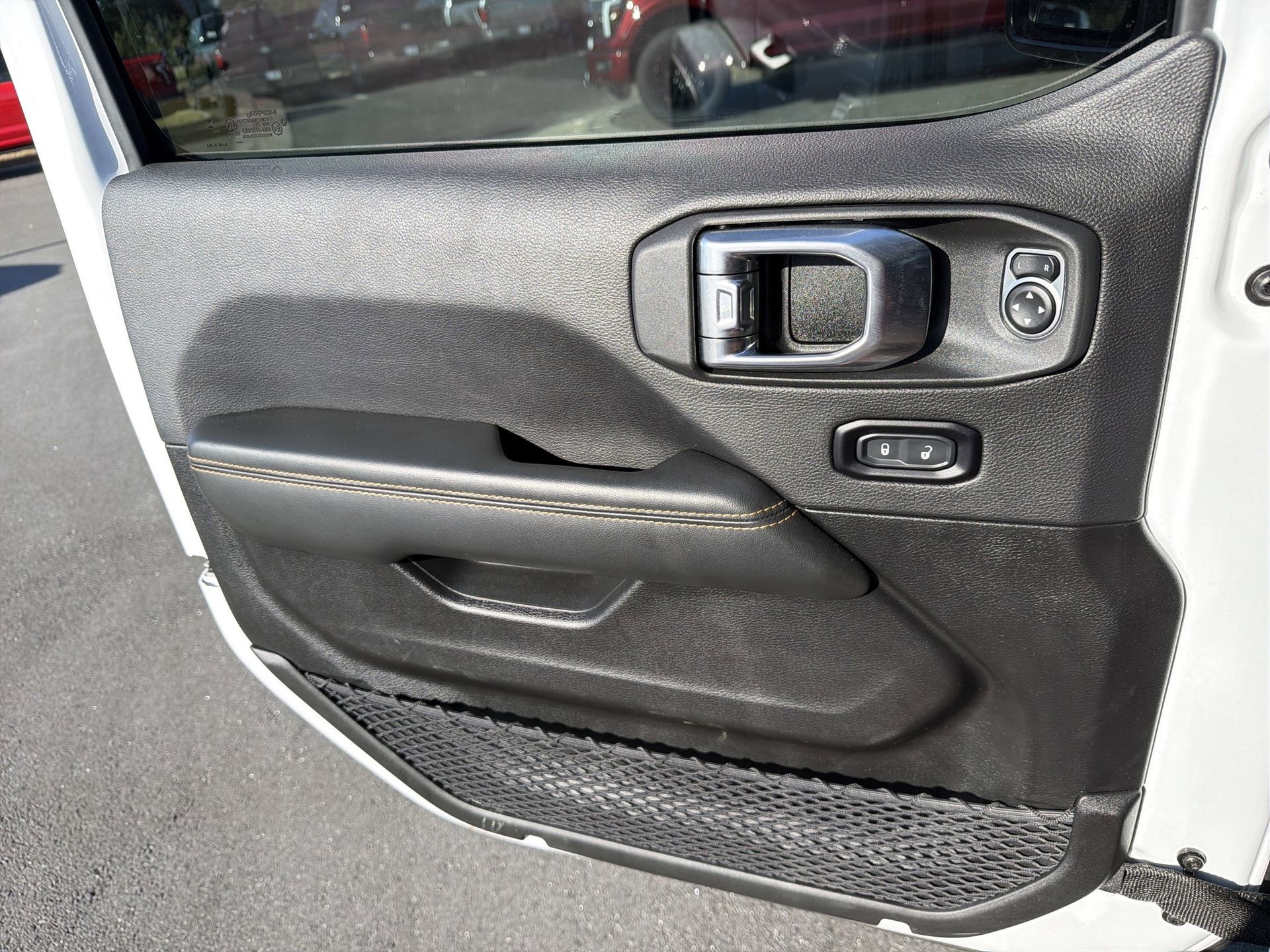 Used 2025 Jeep Wrangler Unlimited Sahara AWD/4WD image 19