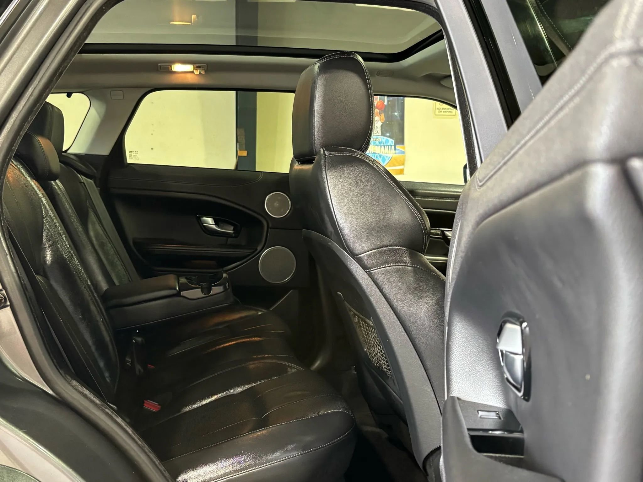 Used 2017 Land Rover Range Rover Evoque SE image 11