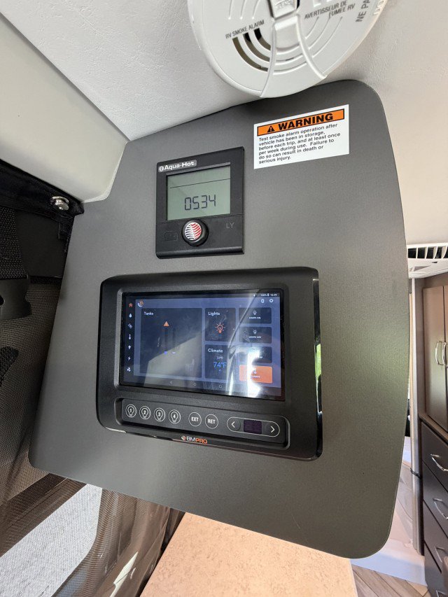 Used 2022 Mercedes-Benz Sprinter 2500 image 50