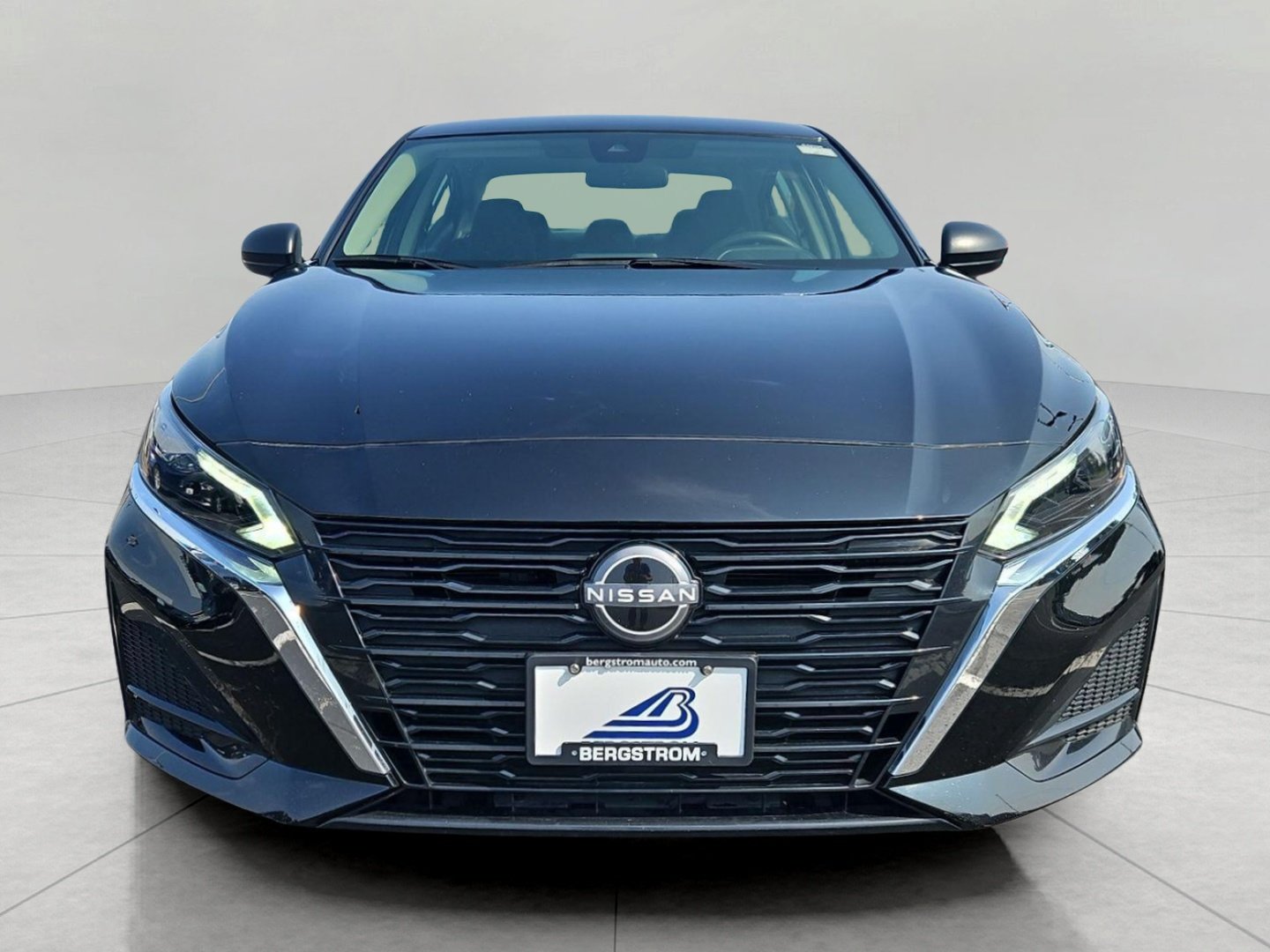 Used 2025 Nissan Altima 2.5 SV FWD image 3