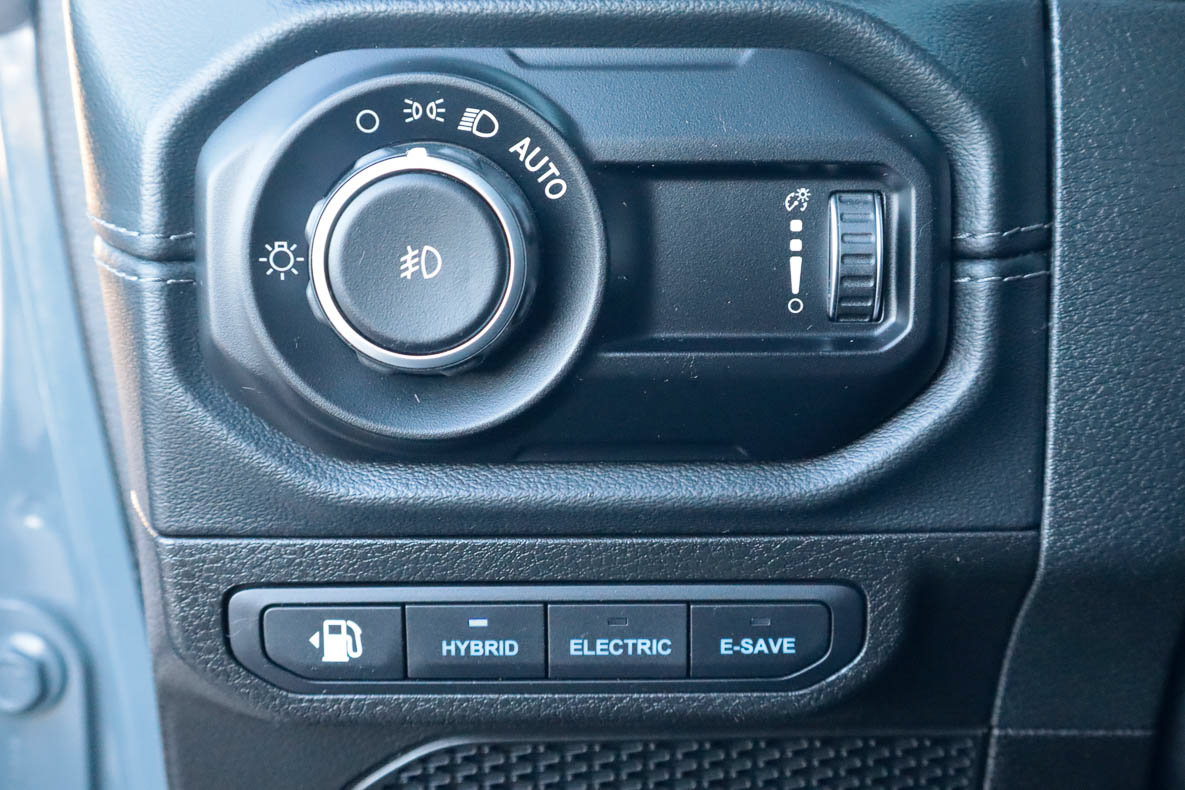 Used 2024 Jeep Wrangler Unlimited Rubicon 4xe AWD/4WD image 17