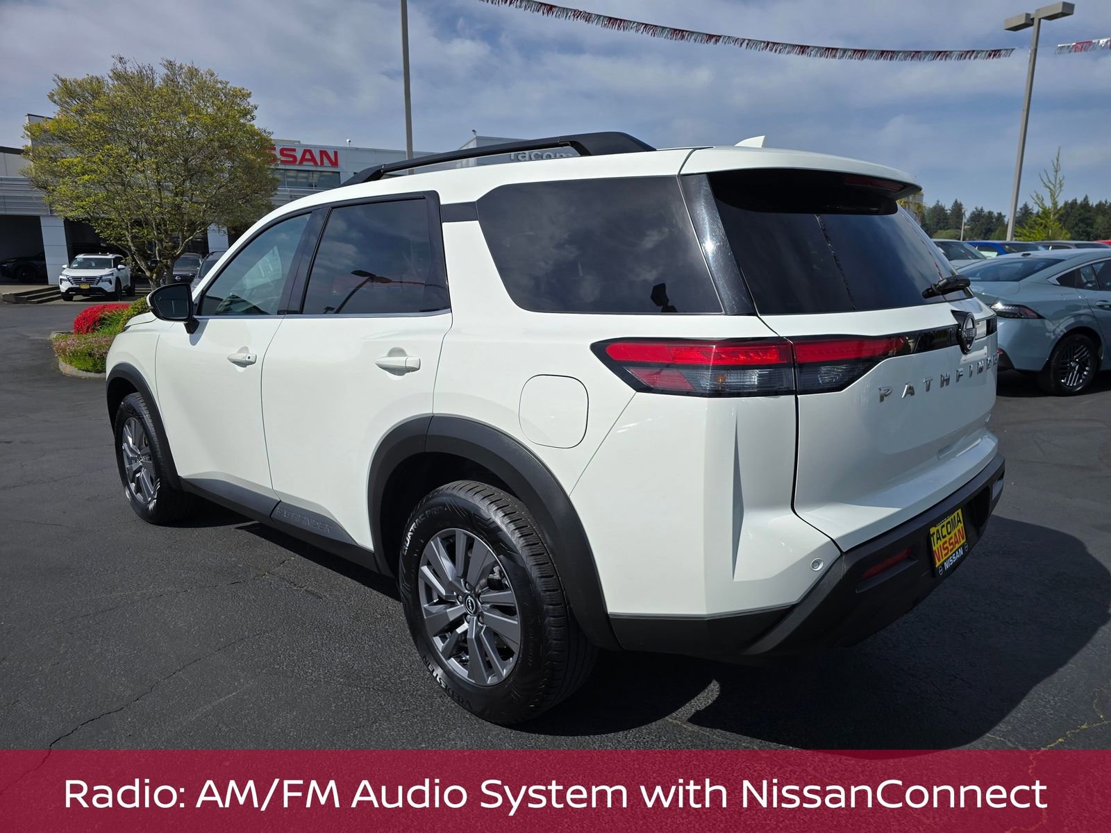 Used 2025 Nissan Pathfinder SV AWD/4WD image 3
