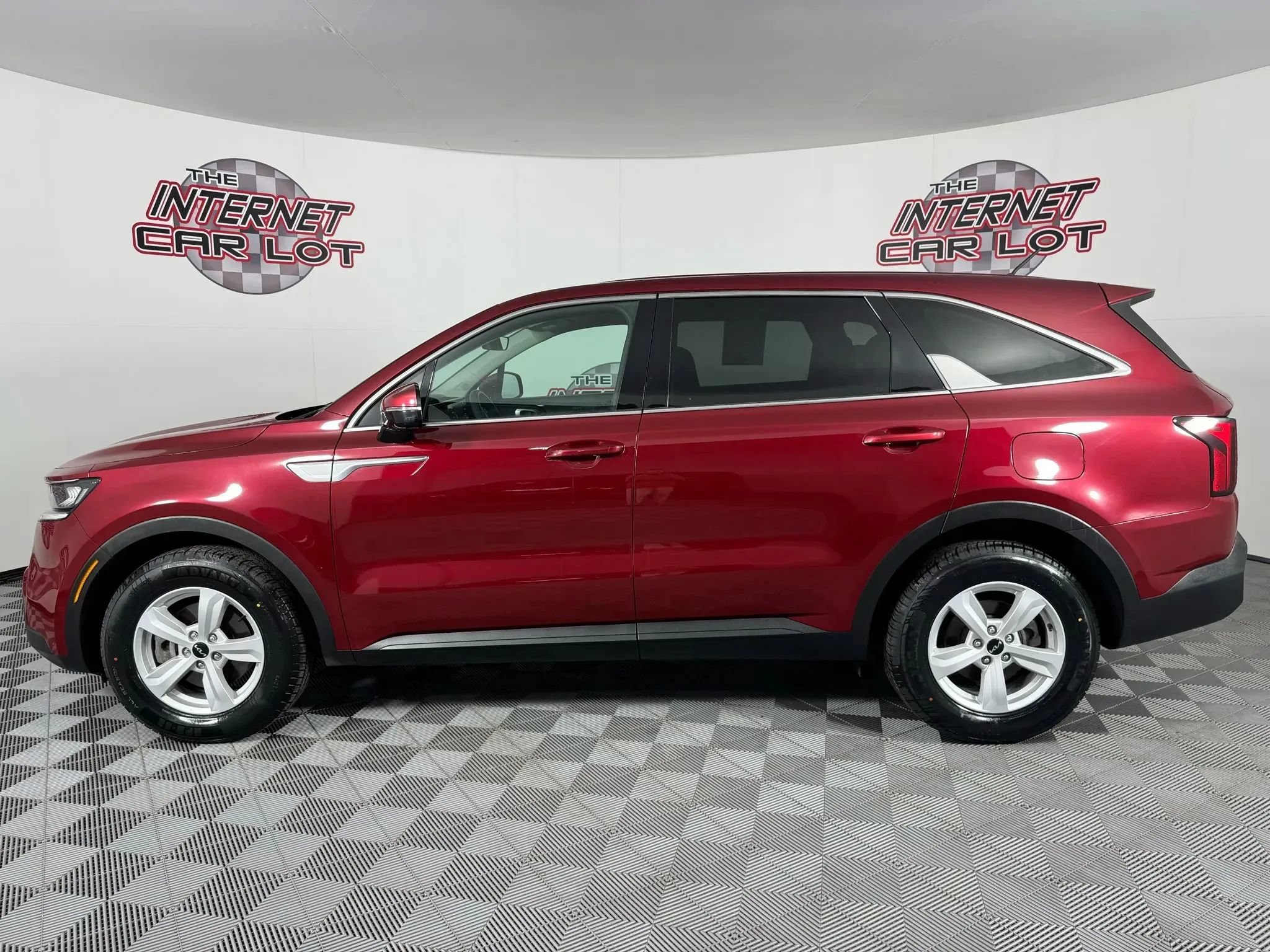 Used 2023 Kia Sorento LX FWD image 4