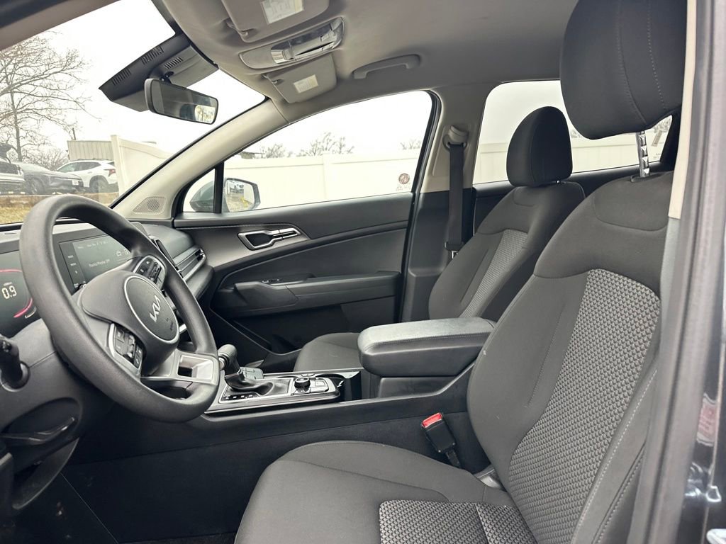 Used 2024 Kia Sportage LX image 11