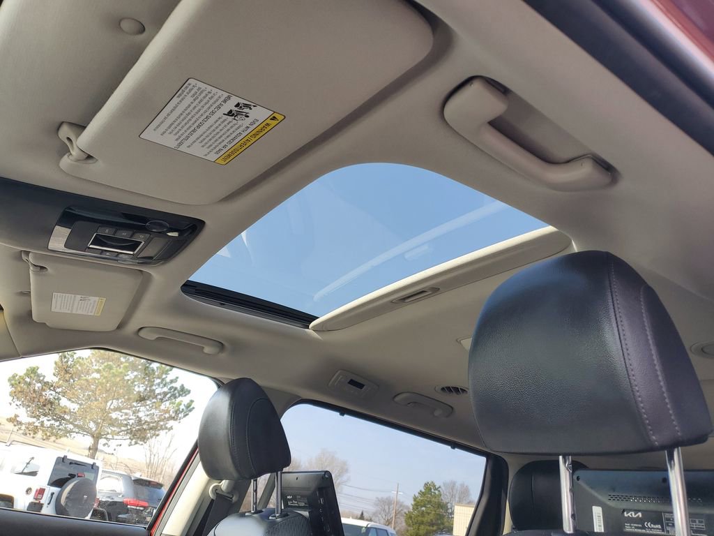 Used 2022 Kia Carnival SX Prestige image 11