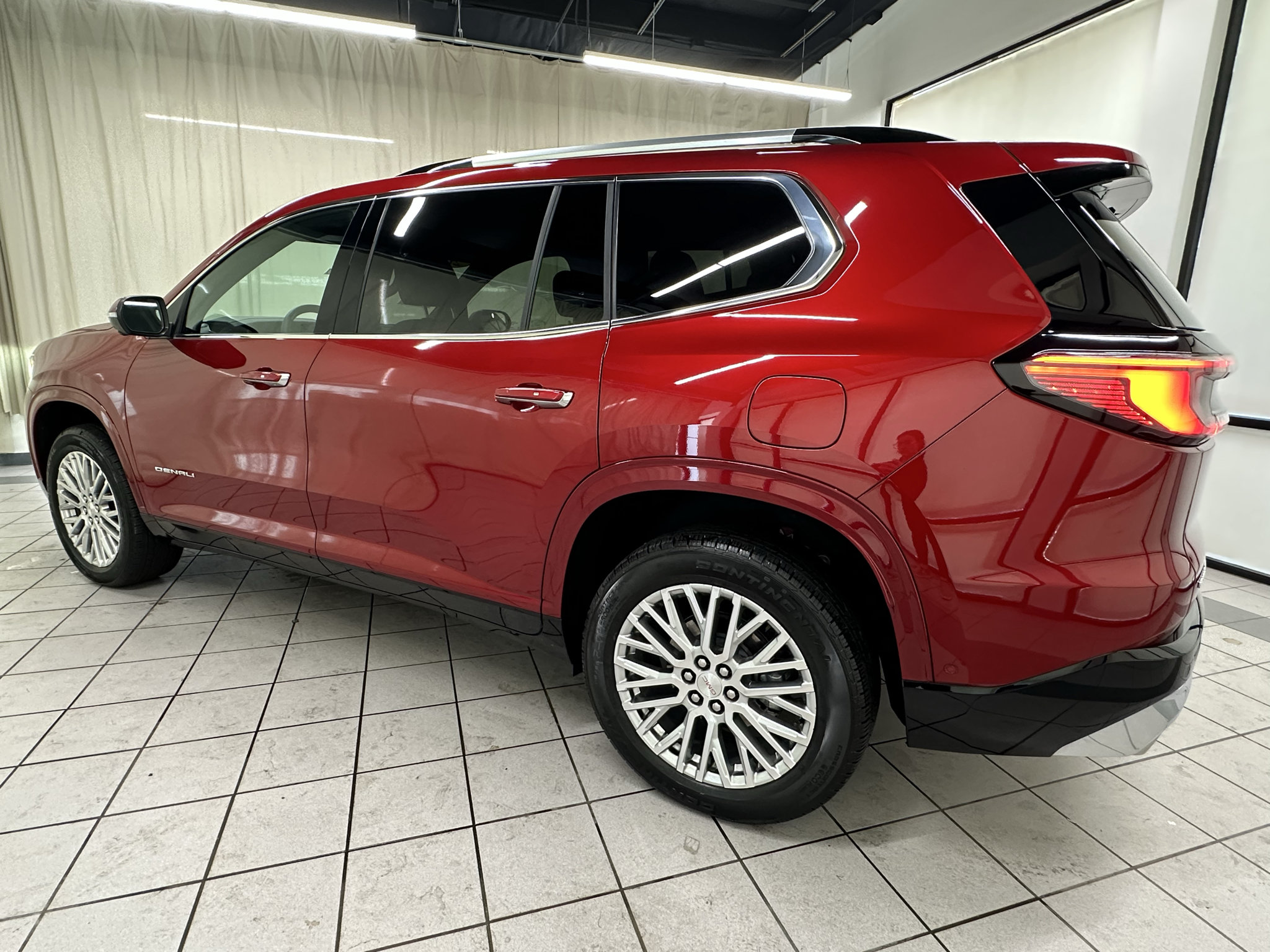 Certified 2026 GMC Acadia Denali w/ Super Cruise Package AWD/4WD image 6