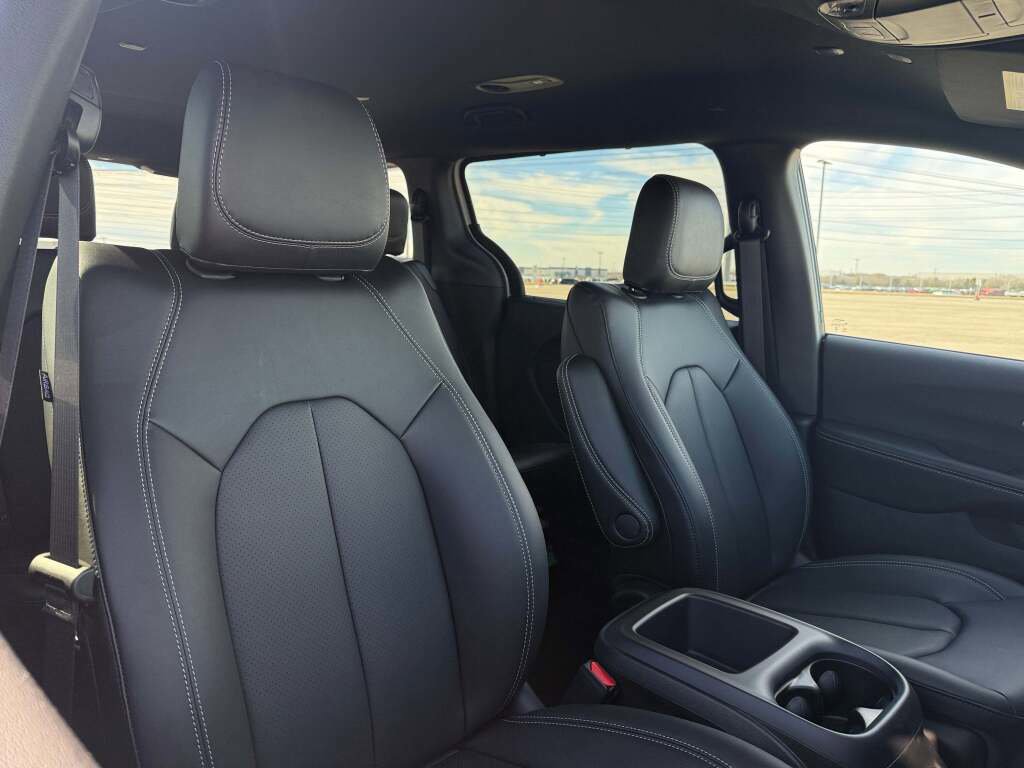 New 2026 Chrysler Voyager LX image 28