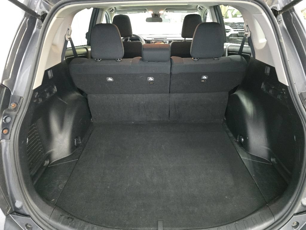 Used 2018 Toyota RAV4 XLE w/ Plus Extra Value Package AWD/4WD image 12