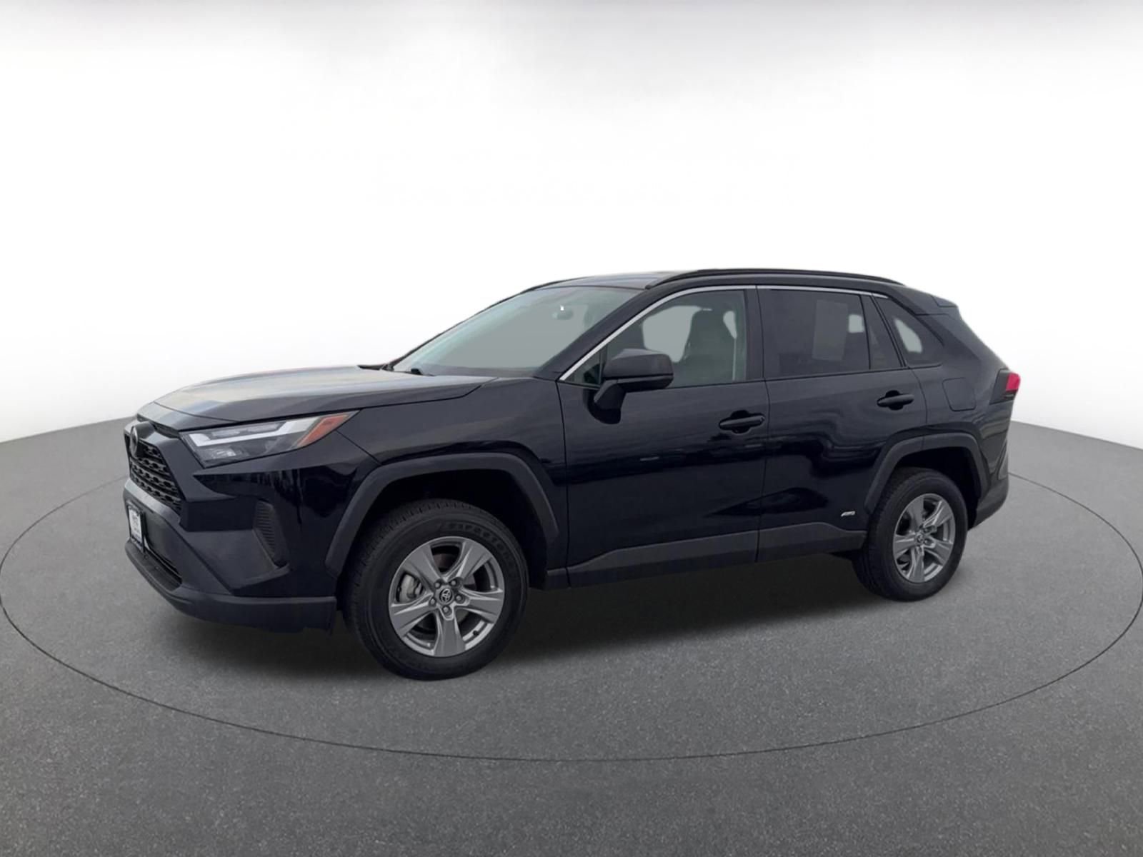 Used 2025 Toyota RAV4 LE image 8