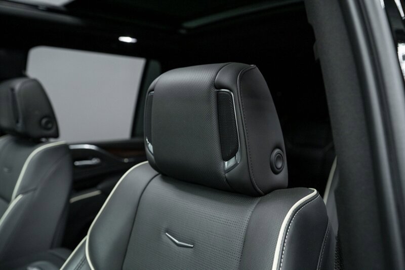 Used 2023 Cadillac Escalade Premium Luxury w/ Performance Package AWD/4WD image 22