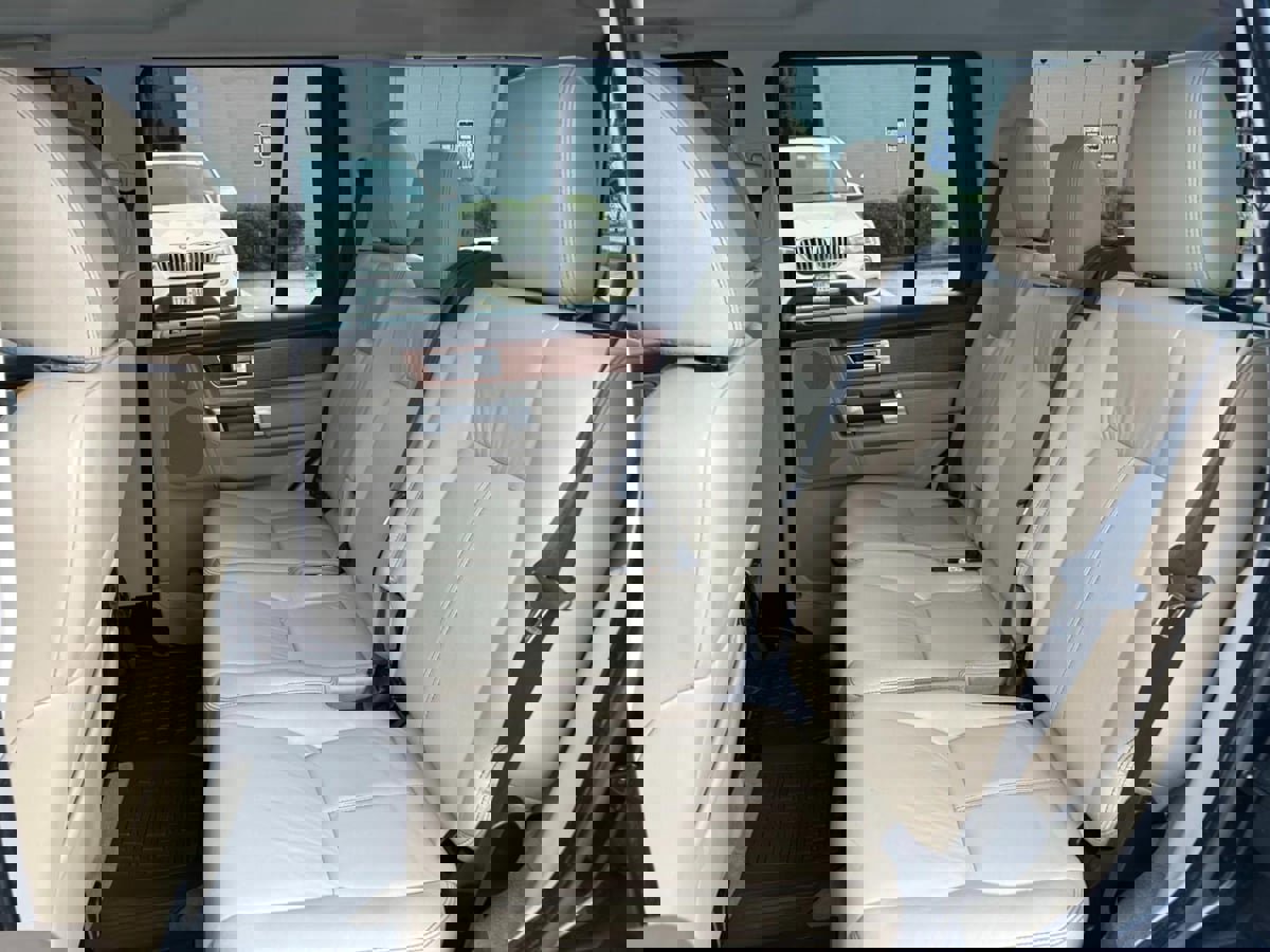 Used 2016 Land Rover LR4 HSE LUX image 19