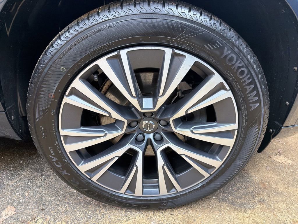 Used 2021 Volvo XC90 T6 Momentum w/ Climate Package image 35