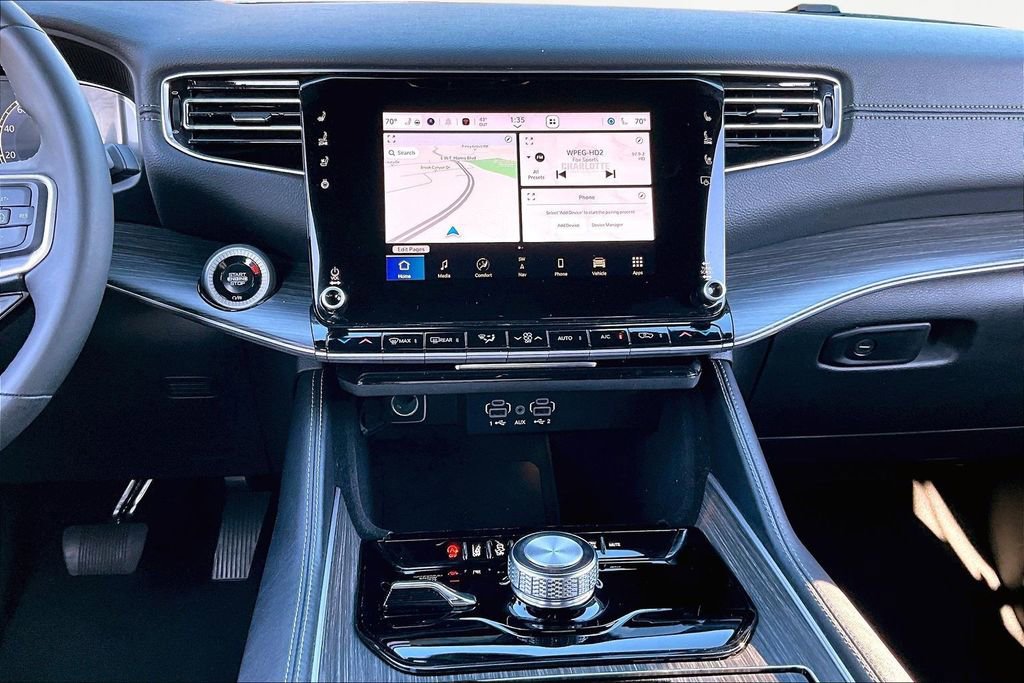 Used 2024 Jeep Wagoneer L Series II w/ Flexible Seating Group image 9