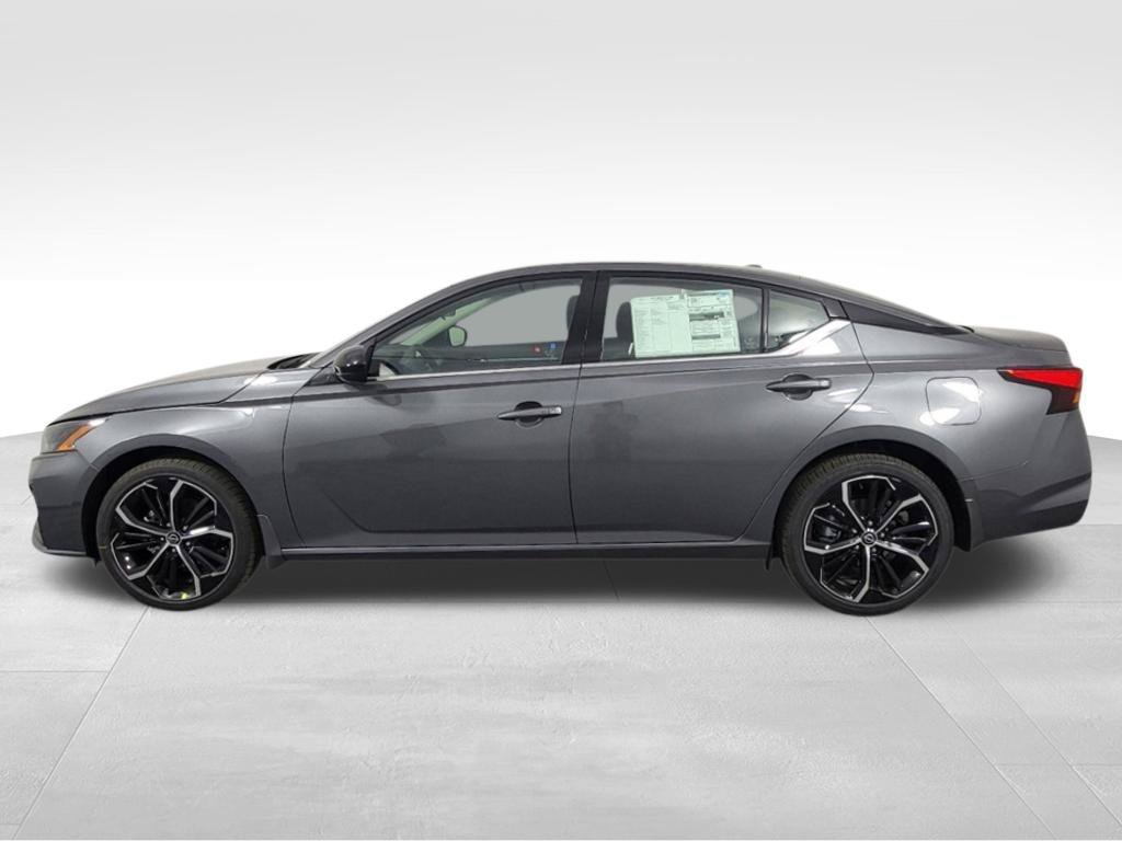 New 2026 Nissan Altima 2.5 SR AWD/4WD image 2