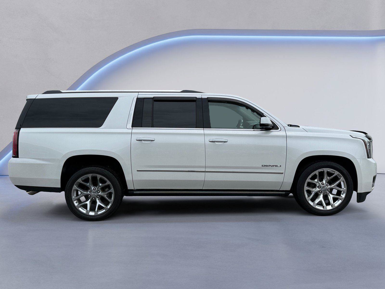 Used 2019 GMC Yukon XL Denali w/ Denali Ultimate Package AWD/4WD image 2