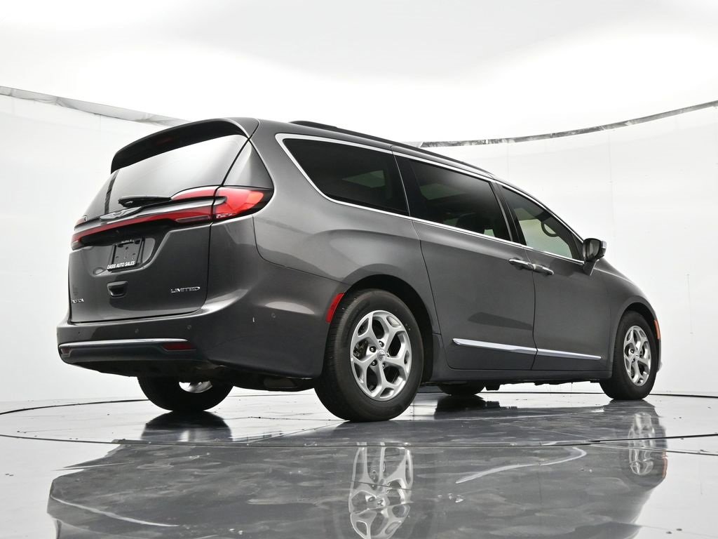 Used 2022 Chrysler Pacifica Limited image 41