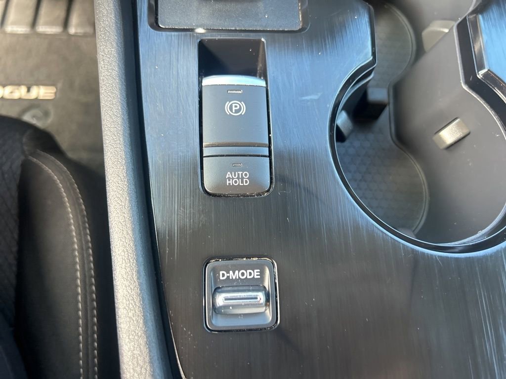 Used 2025 Nissan Rogue SV image 24